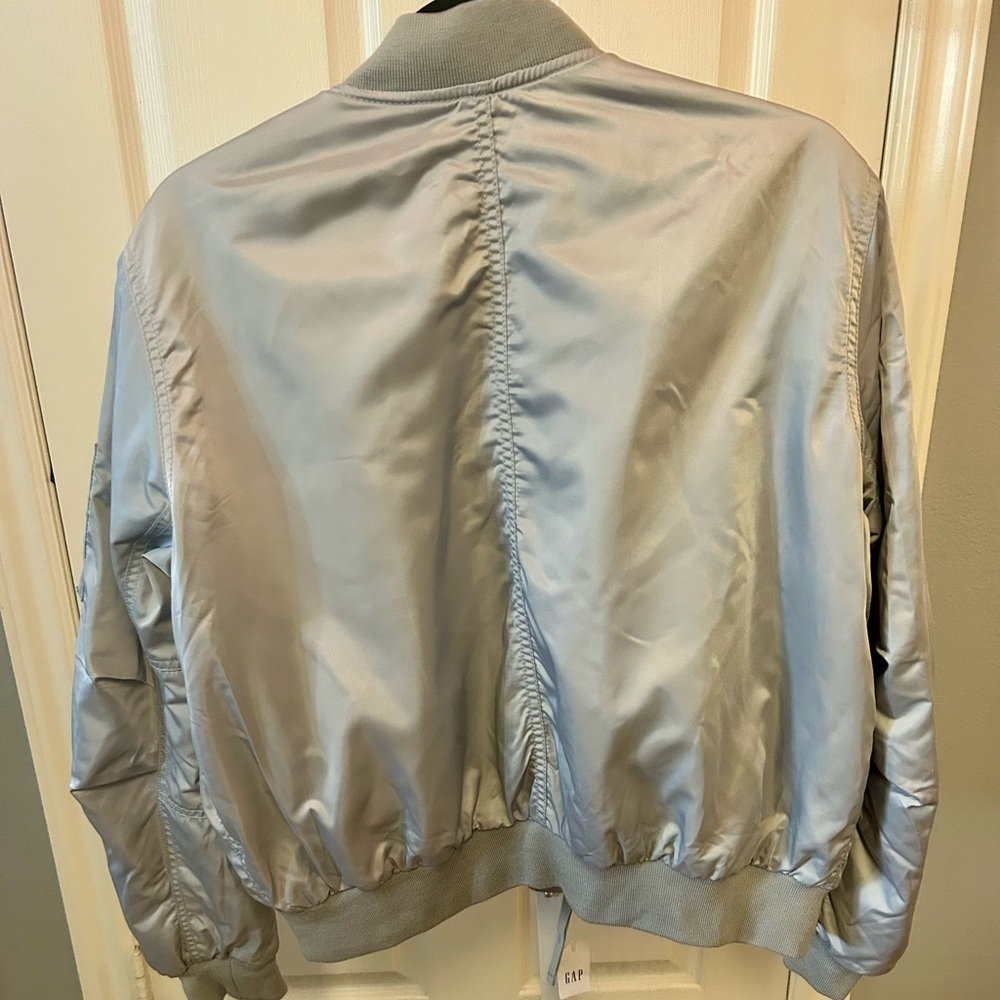 🩶💜NWT GAP Silver Bomber Jacket w/ Lavender Lining Zip Front w/ Pockets Size M - Picture 3 of 13